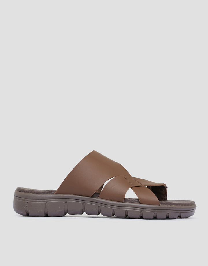 Yongki Komaladi Cross Straps Sandal Pria