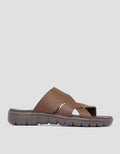 Yongki Komaladi Cross Straps Sandal Pria