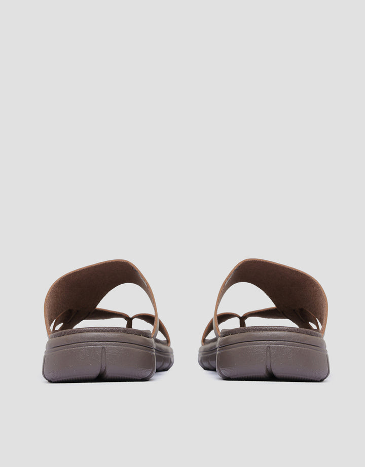 Yongki Komaladi Cross Straps Sandal Pria
