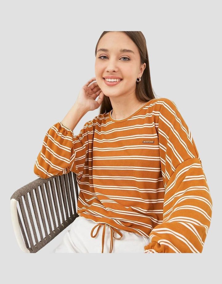 Graphis Atasan Garis Ganda Wanita