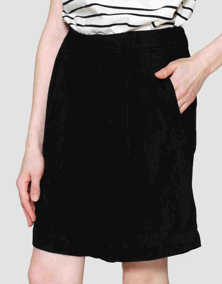 St. Yves Linen Blend Relax Celana Pendek Wanita