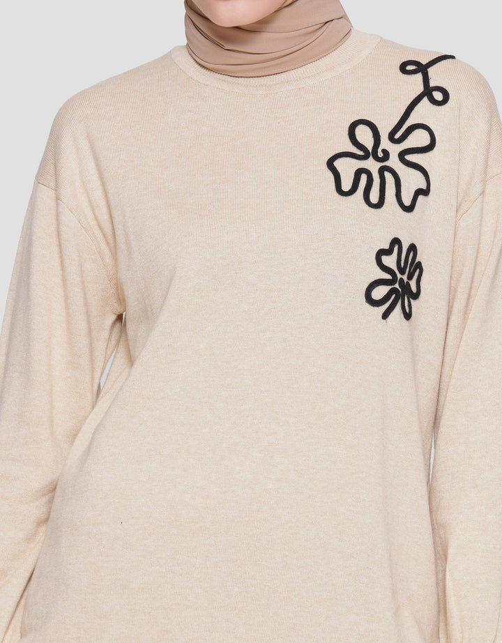 Annisa Flower Applique Sweater Wanita