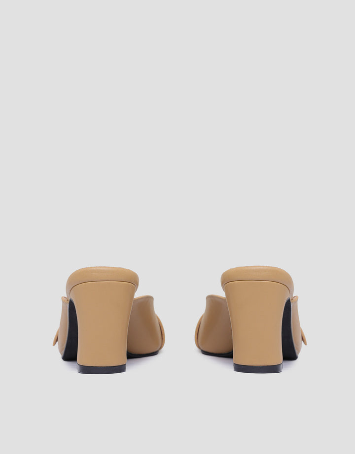 Yongki Komaladi Buckle Look Heels Wanita