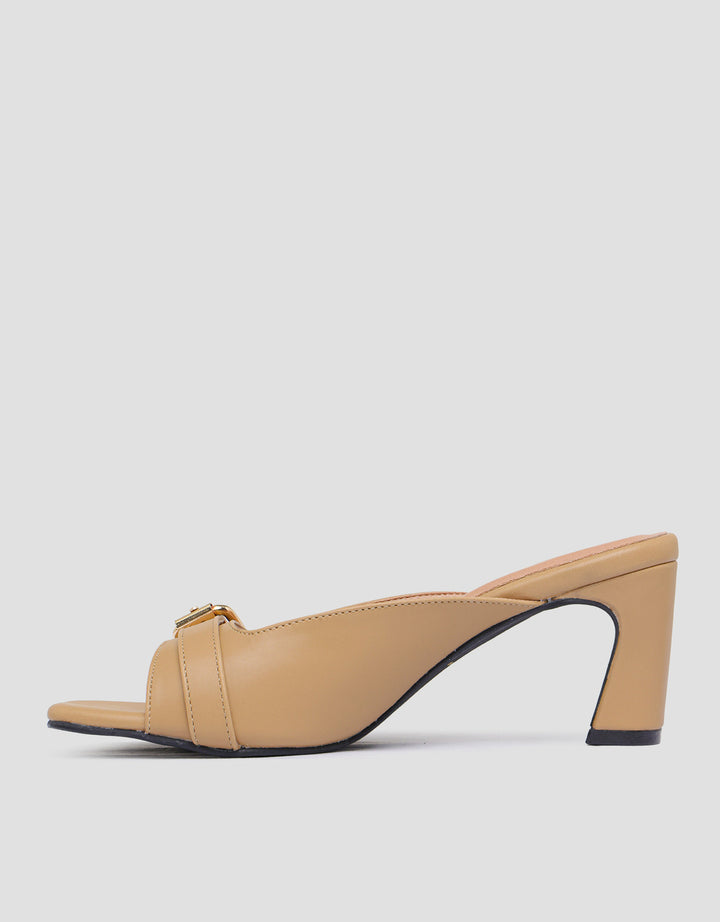 Yongki Komaladi Buckle Look Heels Wanita