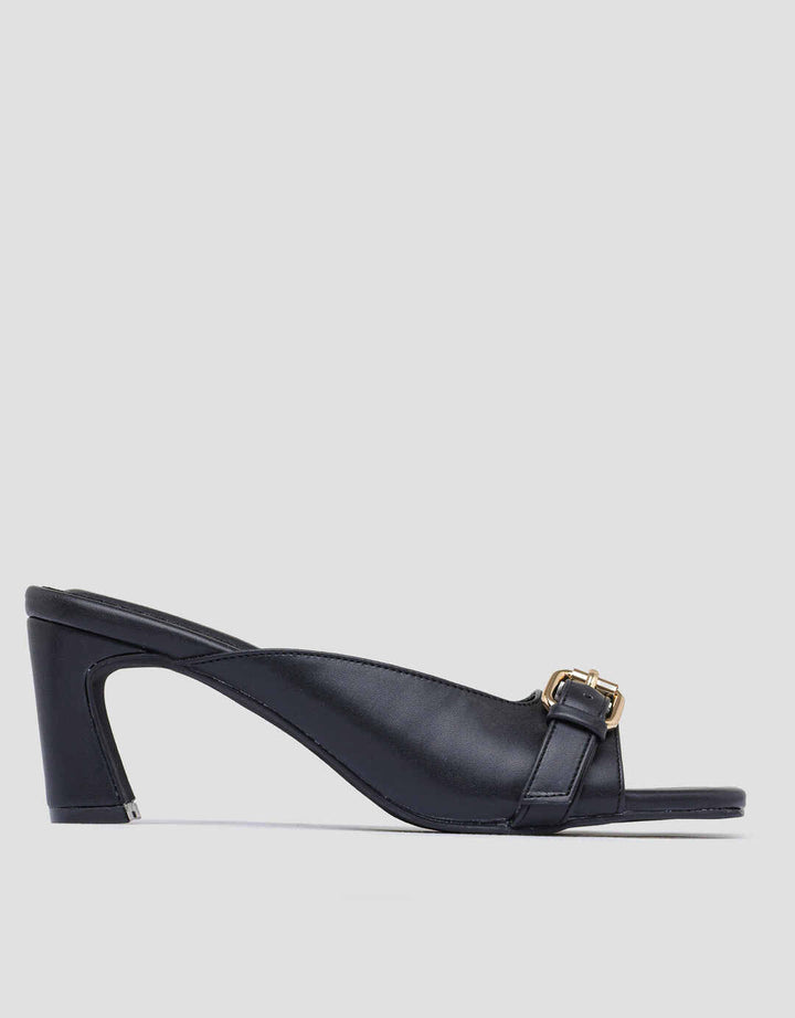Yongki Komaladi Buckle Look Heels Wanita