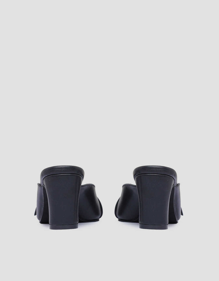 Yongki Komaladi Buckle Look Heels Wanita