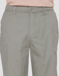 Cole Solid Cotton Bermuda Celana Pendek Pria