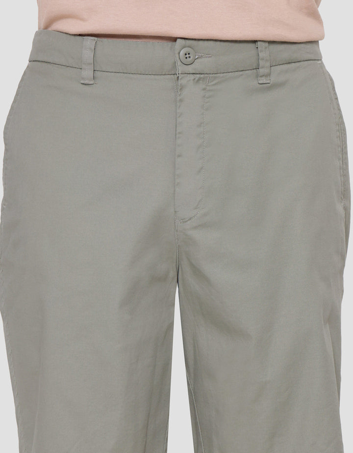 Cole Solid Cotton Bermuda Celana Pendek Pria