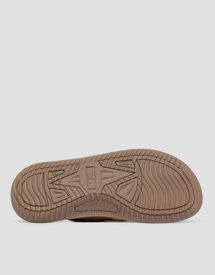 Yongki Komaladi Y-Strap Sandal Pria