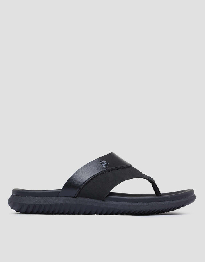 Yongki Komaladi Y-Strap Detail Sandal Pria