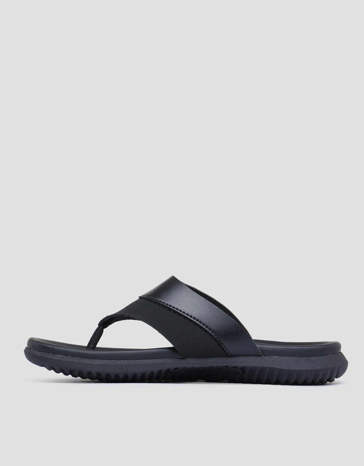 Yongki Komaladi Y-Strap Detail Sandal Pria