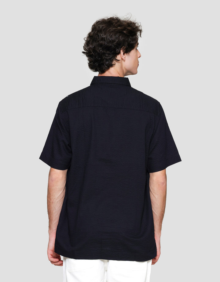 Cole Solid Sheersuckers Kemeja Pria