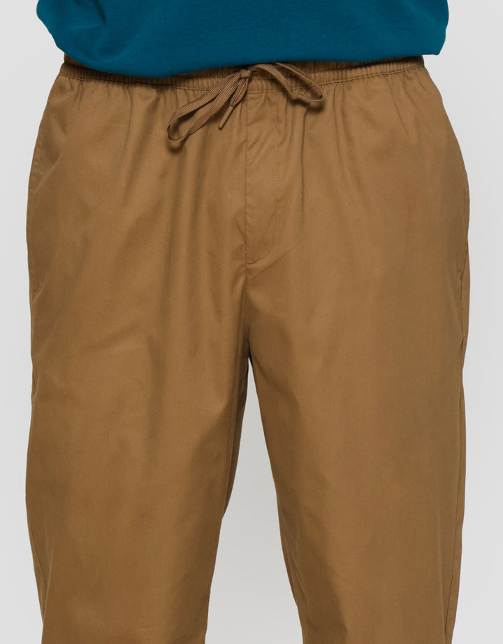 Suko Woven Relax Fit Celana Panjang Chinos Pria