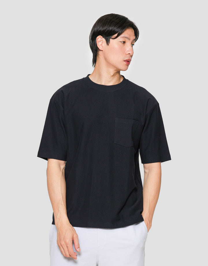 Suko Oversized Pocket Textured Kerah Bulat Kaos Lengan Pendek Pria