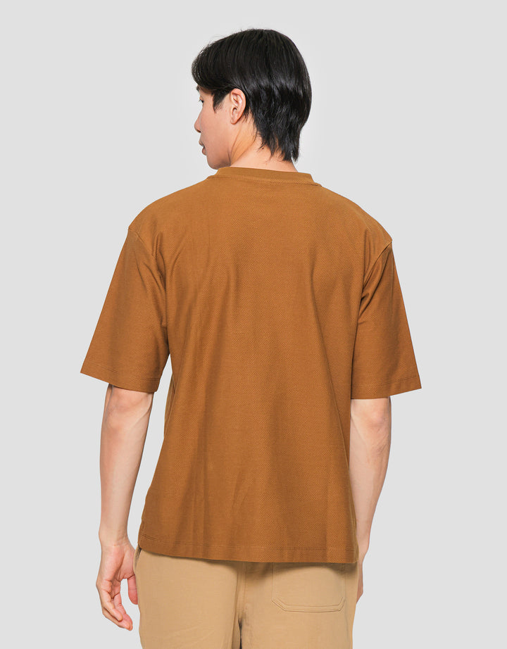 Suko Oversized Pocket Textured Kerah Bulat Kaos Lengan Pendek Pria