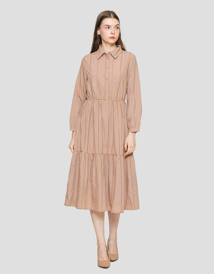 Suko Eyelet Gaun Lengan Panjang Wanita