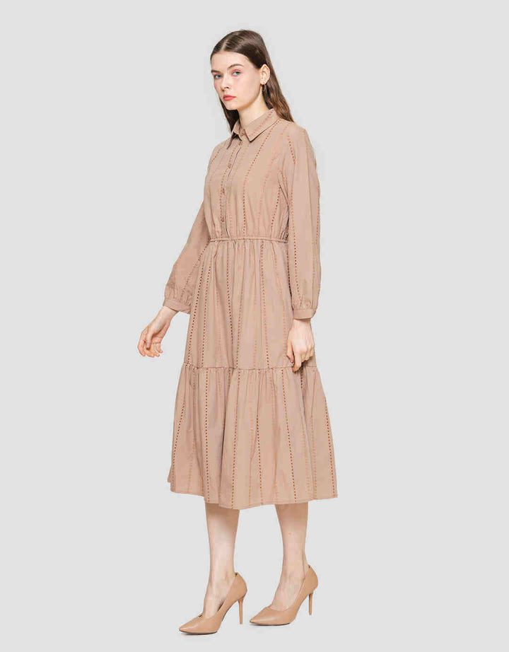 Suko Eyelet Gaun Lengan Panjang Wanita