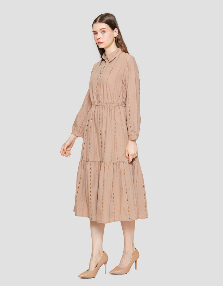 Suko Eyelet Gaun Lengan Panjang Wanita