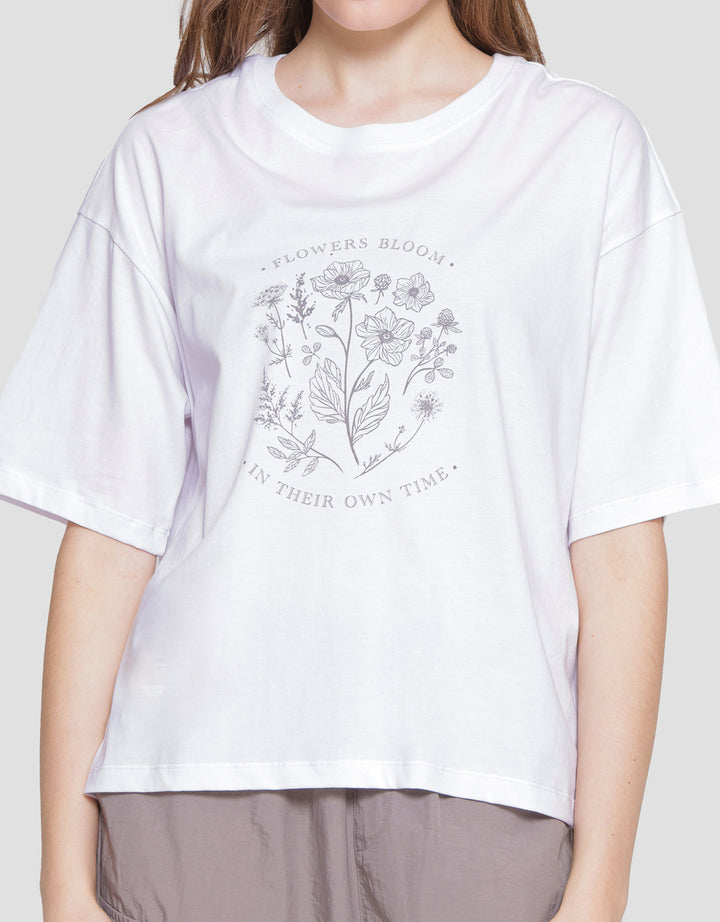 St. Yves Printed Boxy Enzymed Kaos Lengan Pendek Wanita