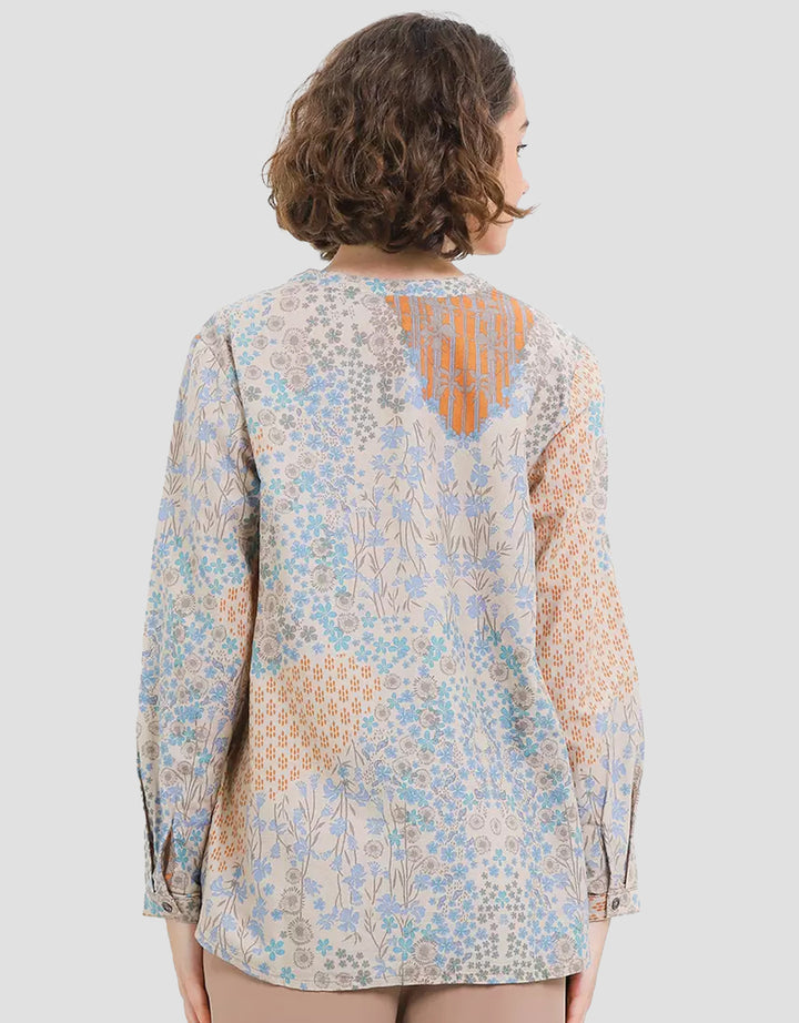 Expand Vina Blouse Motif Floral Wanita