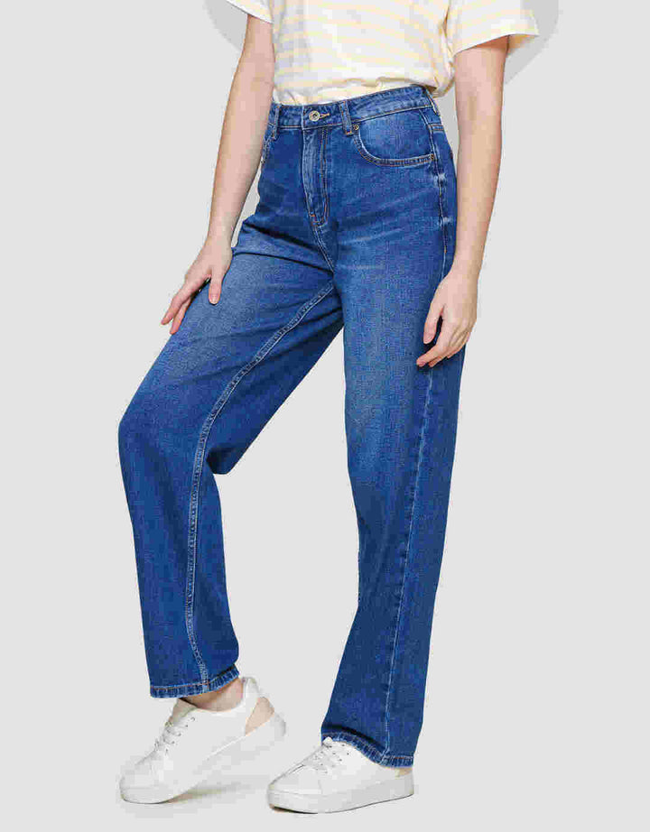 Nevada Straight Regu Celana Denim Wanita
