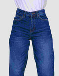Nevada Straight Regu Celana Denim Wanita