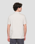 Cole Line Chest Stripe Kaus Kerah Pria