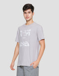 Cole Cloudy Graphic Print Kaos Pria