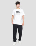 Cole Monochrome Mountain Kaos Pria