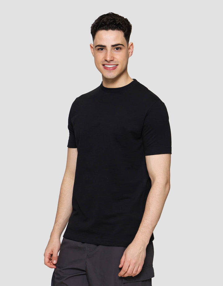 Cole Repeat Text Solid Kaos Casual Pria