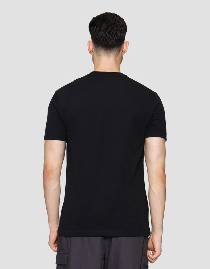 Cole Repeat Text Solid Kaos Casual Pria