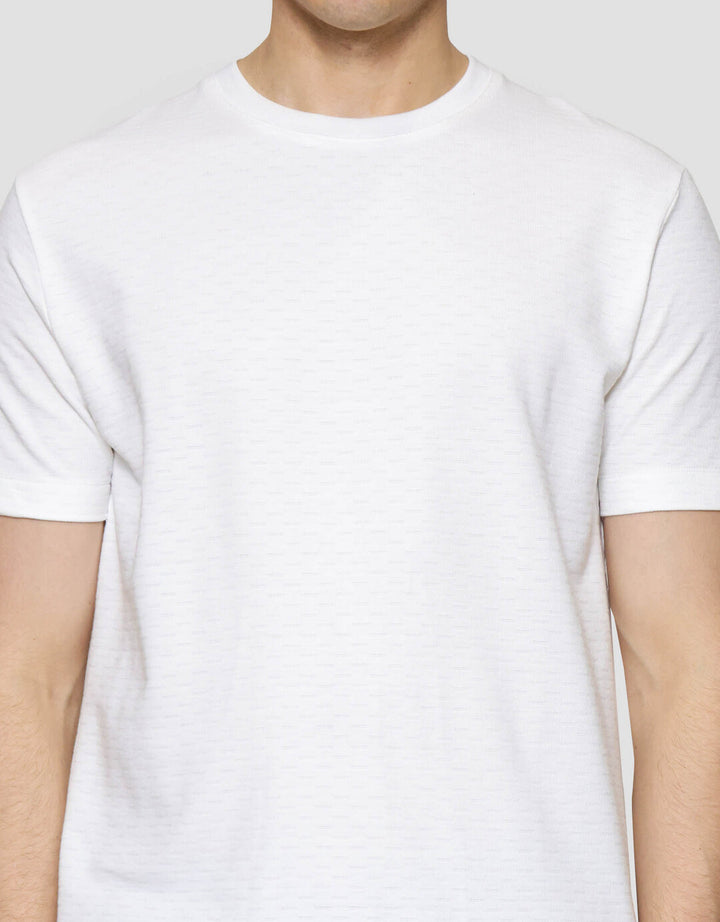 Cole Repeat Text Solid Kaos Casual Pria