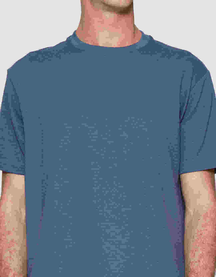 Cole Repeat Text Solid Kaos Casual Pria