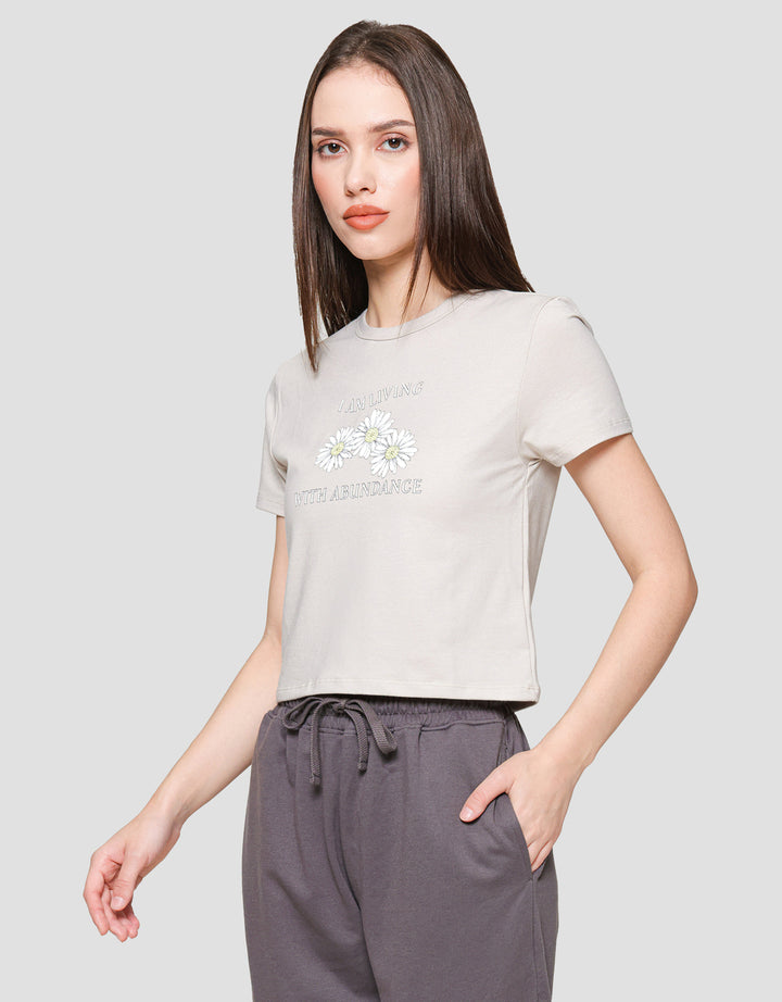 Nevada Kindness Kaos Crop Wanita