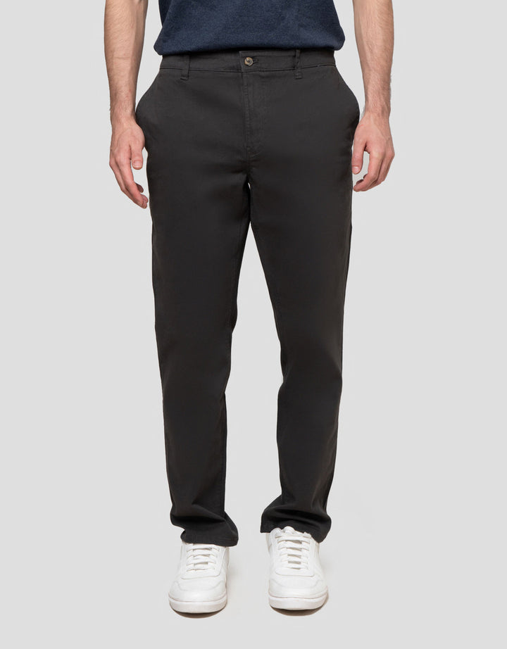 Cole Slim Celana Panjang Chinos Pria