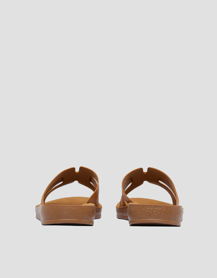 St. Yves Little Amante Sandal Slipper Wanita