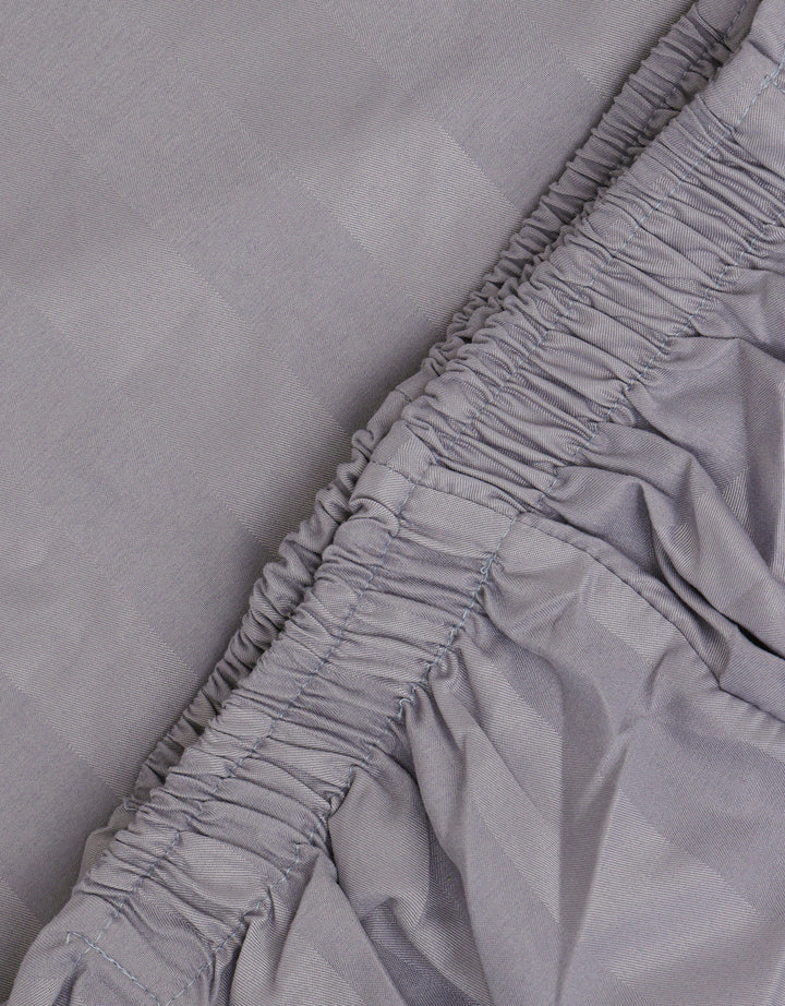 Suko Fitted Bedsheet Microsilk Full Kantong Kain Salur 160 x 200 x 40 cm