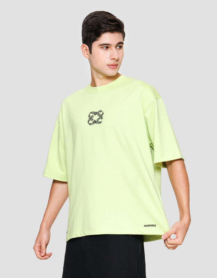 Nevada Street Style Looks - 2 Print Kaos Oversized Pria