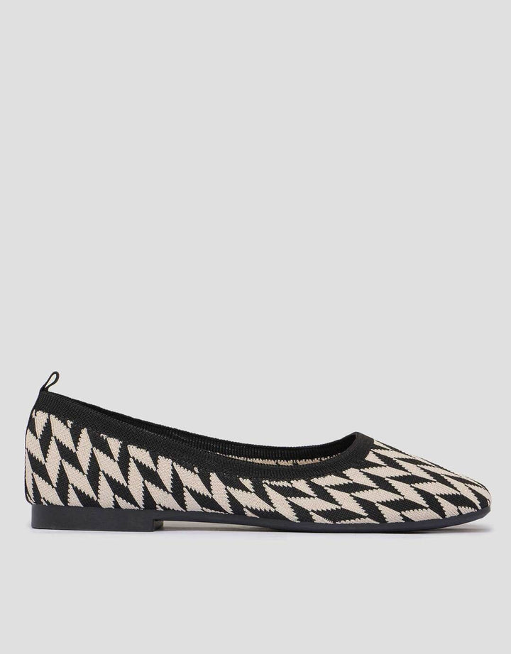 Connexion Sepatu Flat Wanita