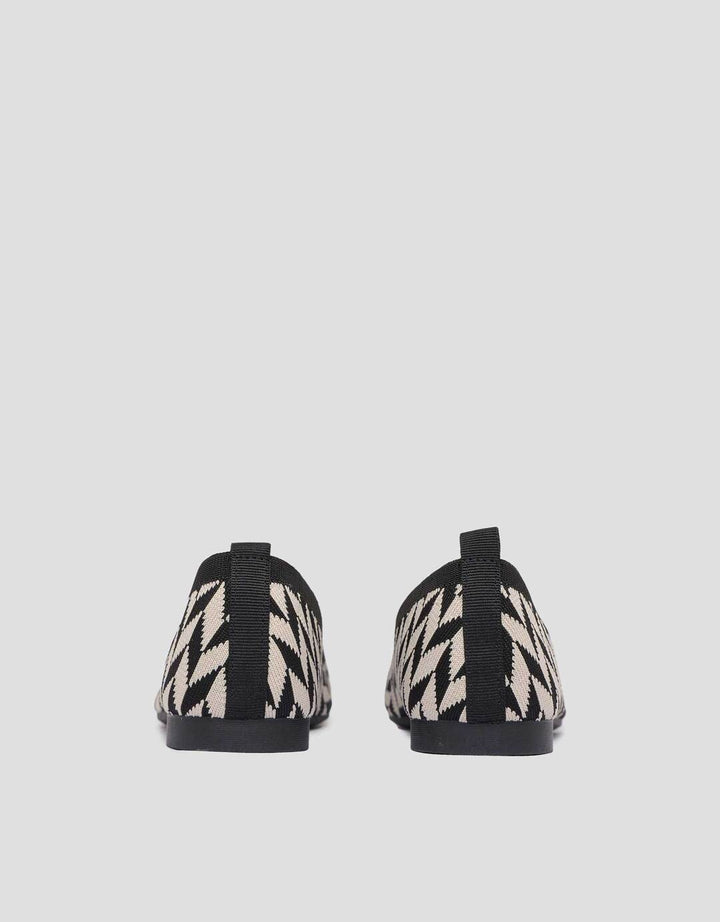 Connexion Sepatu Flat Wanita