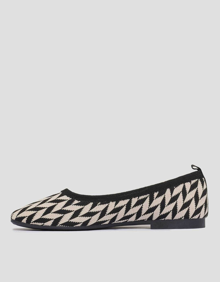 Connexion Sepatu Flat Wanita