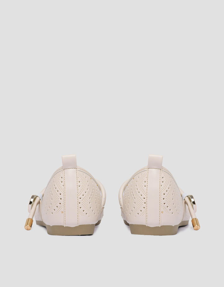 Connexion Sepatu Flat Wanita