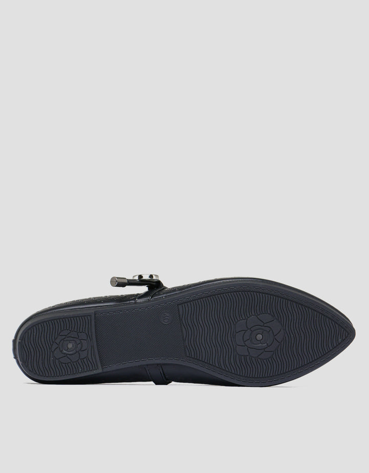 Connexion Sepatu Flat Wanita