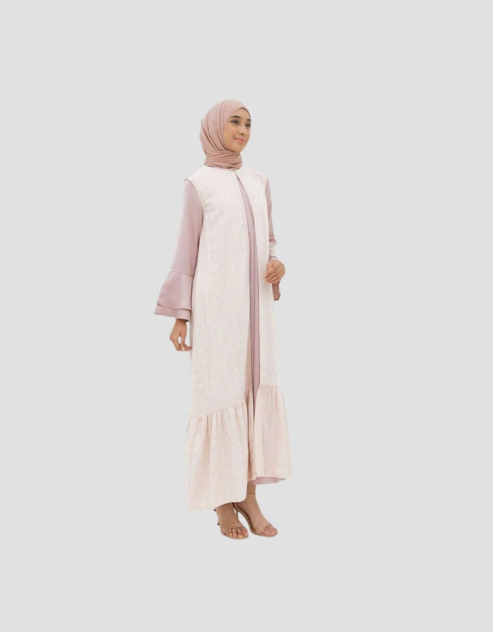 Geela Vahira Modest Desain Gaun untuk Wanita