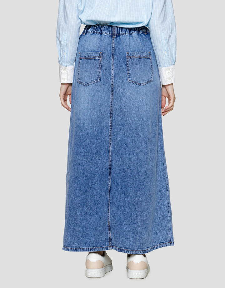 Exit Viresa Rok Wanita