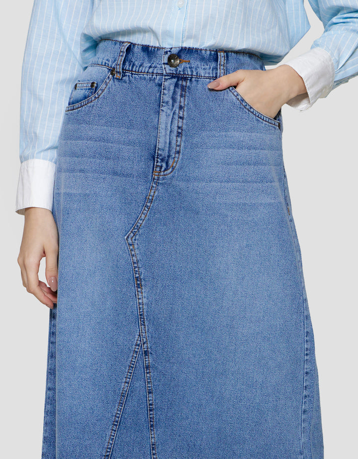 Exit Viresa Rok Wanita