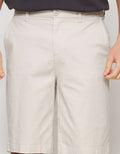 Cole Solid Cotton Bermuda Celana Pendek Pria