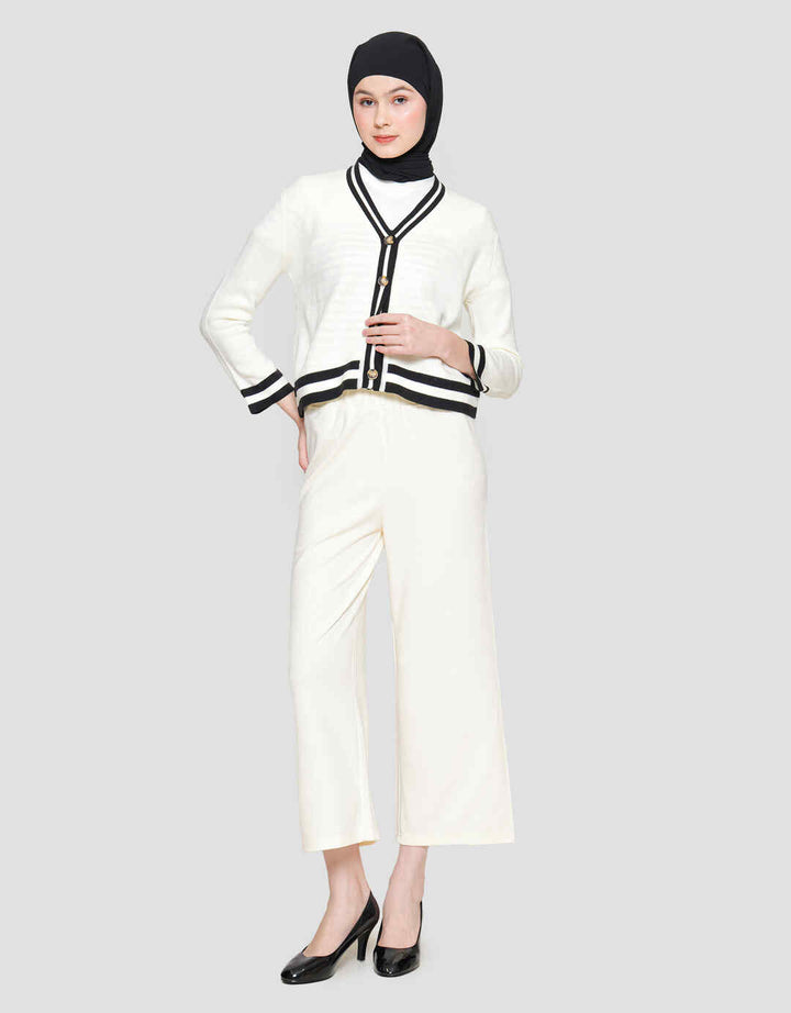 Annisa Blacklist Buttoned Cardigan Wanita