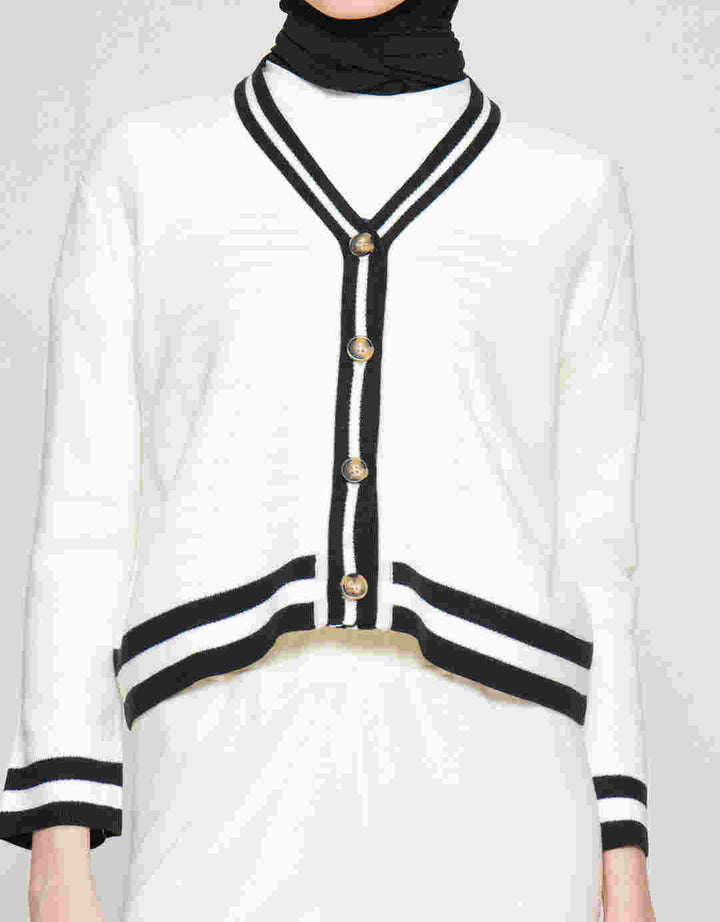 Annisa Blacklist Buttoned Cardigan Wanita