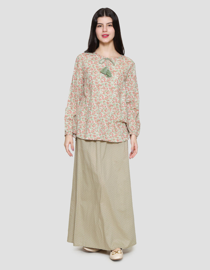 Expand Refana Blouse Wanita